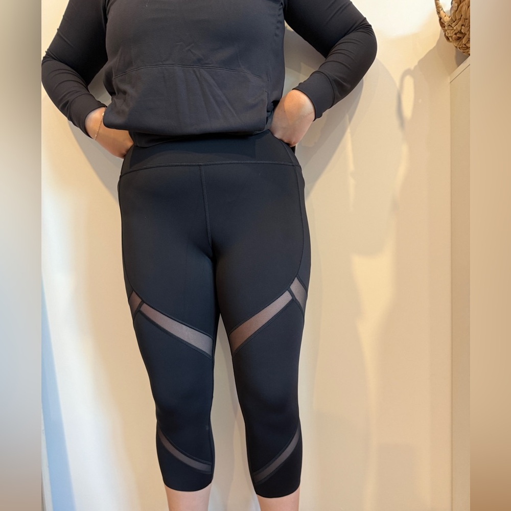 Lululemon 23 inch mesh legging